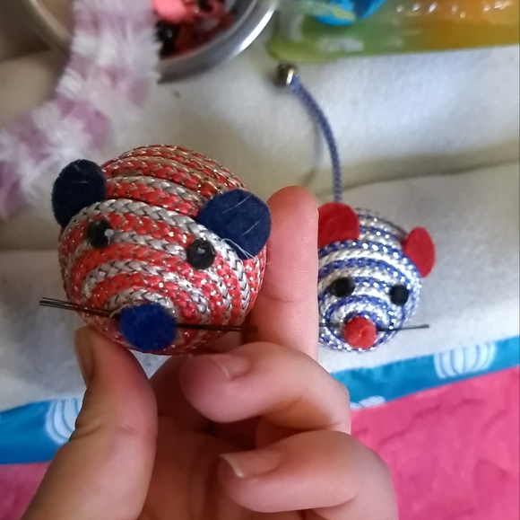 Kitty Kat Bundle Cat Care Bundle Kitten Balls Bed Dish Wipes Pet Spray Nail Trim - Picture 9 of 10